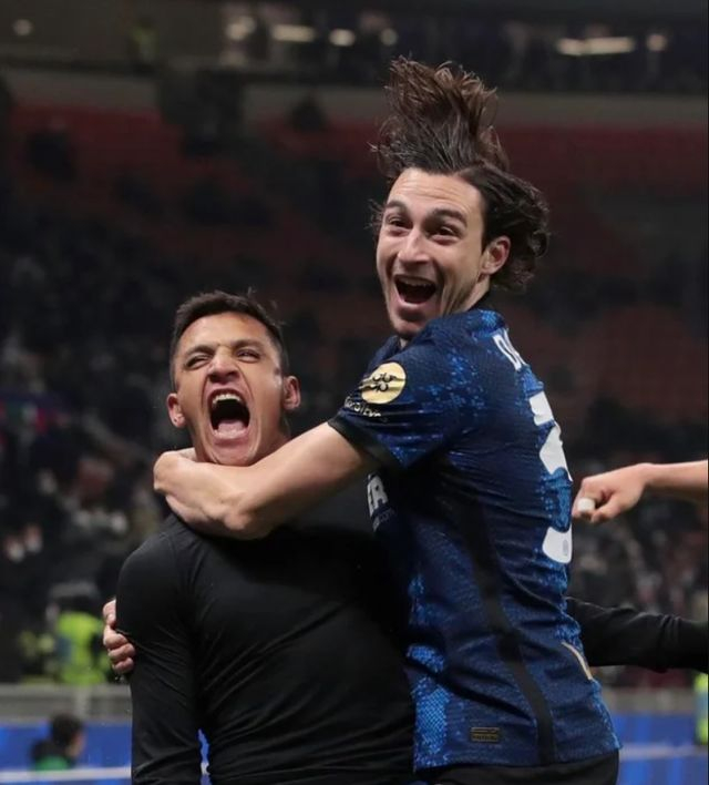 阿贾克斯发布备战花絮，赛后临场应变，欧篮联任务艰巨，轮换策略成焦点的简单介绍